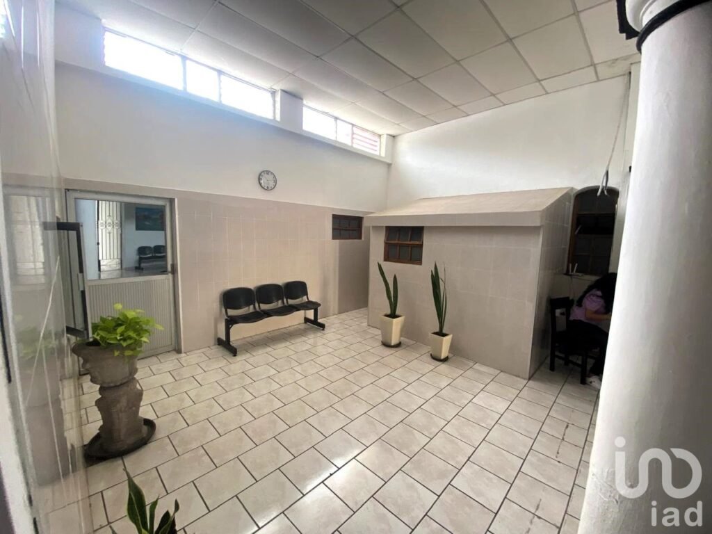 Propiedad en venta en Tepic Centro, ideal para clínica o proyecto de inversión con alta plusvalía
