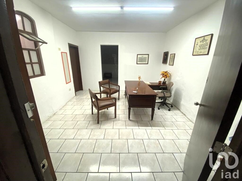 Propiedad en venta en Tepic Centro, ideal para clínica o proyecto de inversión con alta plusvalía