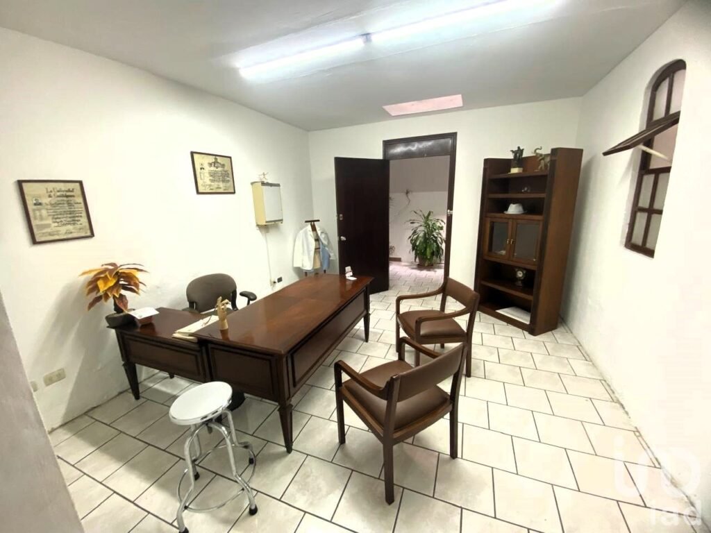 Propiedad en venta en Tepic Centro, ideal para clínica o proyecto de inversión con alta plusvalía