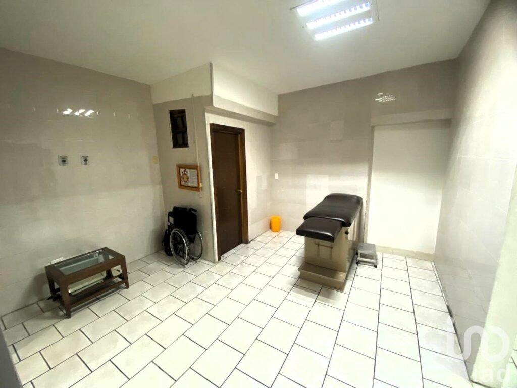 Propiedad en venta en Tepic Centro, ideal para clínica o proyecto de inversión con alta plusvalía