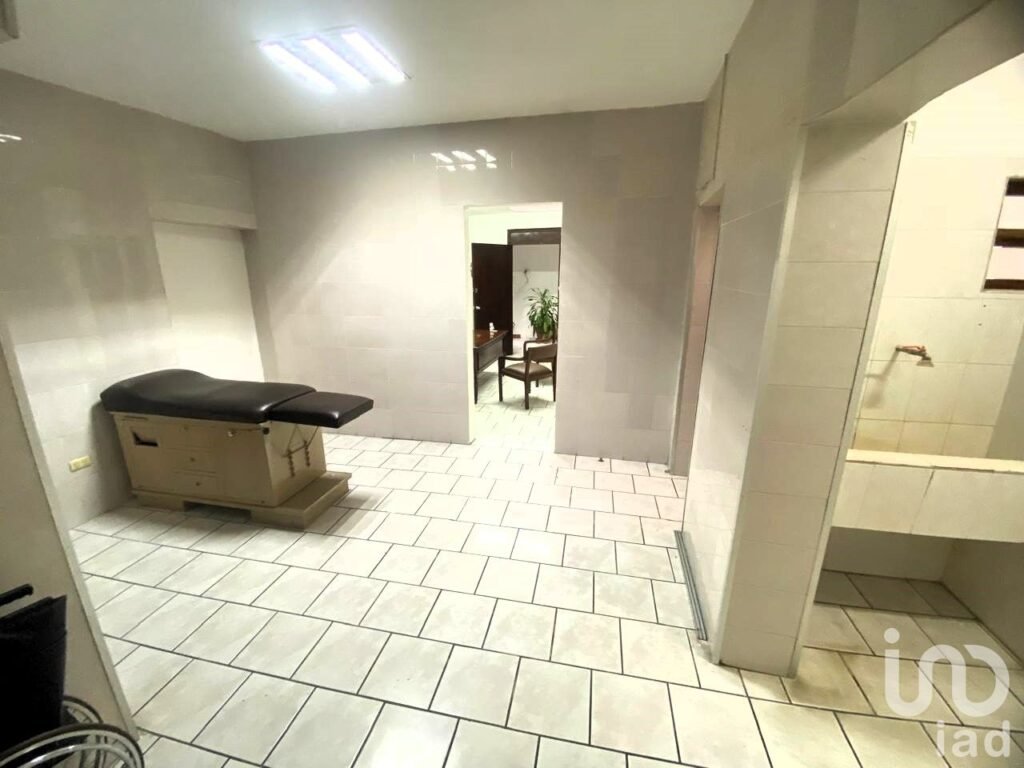 Propiedad en venta en Tepic Centro, ideal para clínica o proyecto de inversión con alta plusvalía