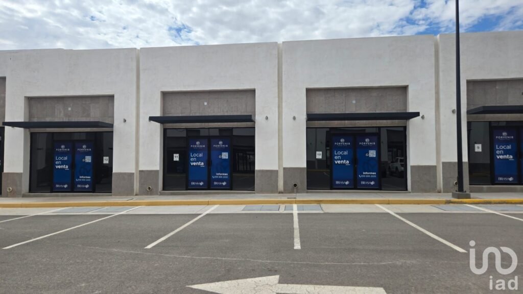 LOCAL EN VENTA PLAZA COMERCIAL ZONA GOMEZ MORIN