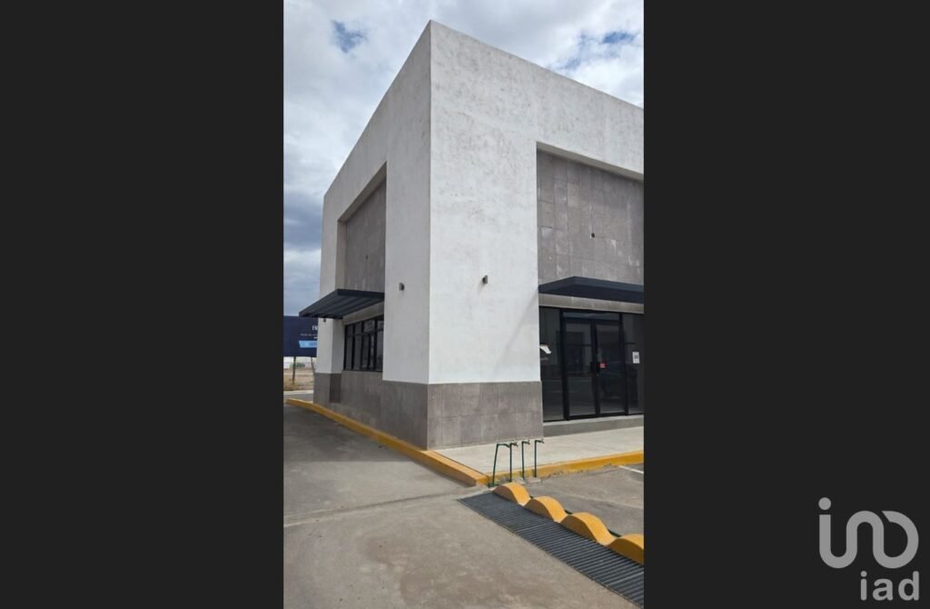 LOCAL EN VENTA PLAZA COMERCIAL ZONA GOMEZ MORIN