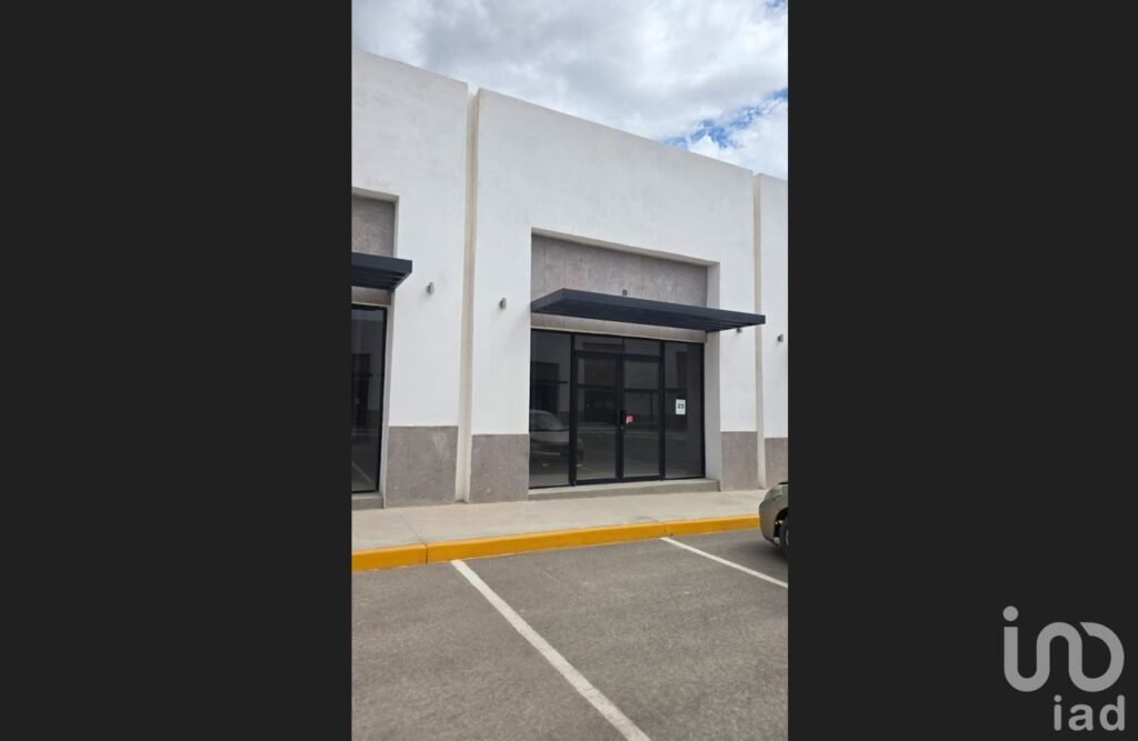 LOCAL EN VENTA PLAZA COMERCIAL ZONA GOMEZ MORIN