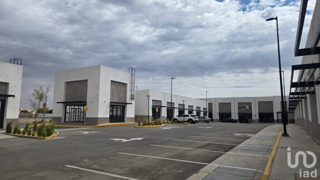 LOCAL EN VENTA PLAZA COMERCIAL ZONA GOMEZ MORIN