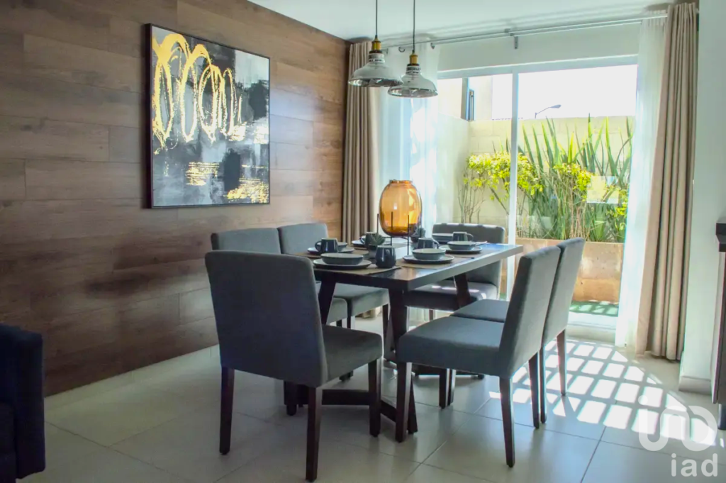 Hermosa Casa de 2 Niveles dentro de Fraccionamiento en Tecámac, EDOMEX