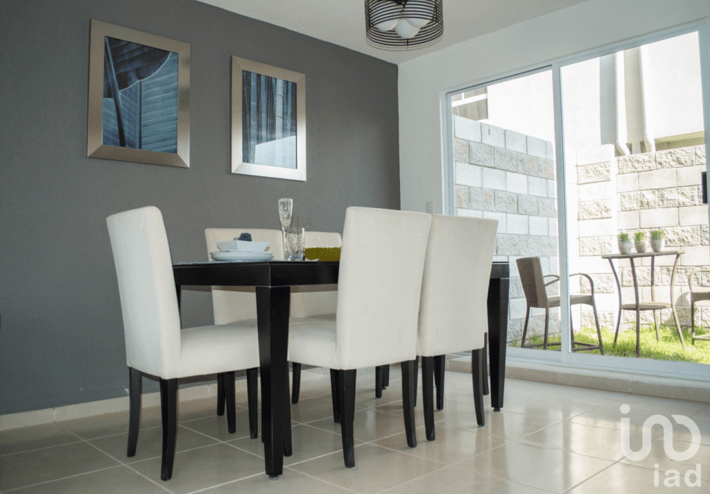 Hermosa Casa de 2 Niveles dentro de Fraccionamiento en Tecámac, EDOMEX