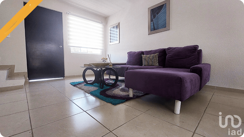 Hermosa Casa de 2 Niveles dentro de Fraccionamiento en Tecámac, EDOMEX