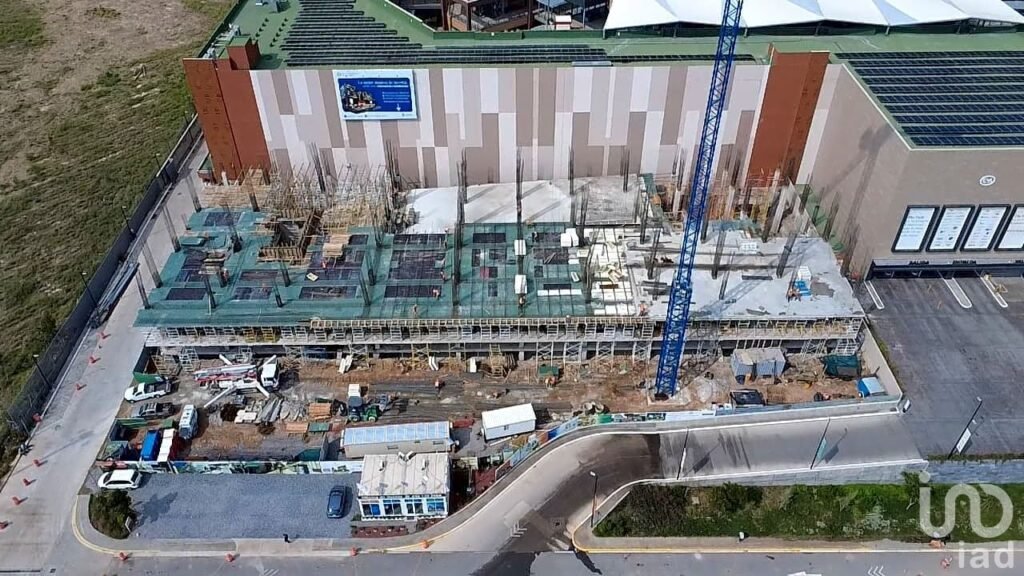VENTA DE LOCAL COMERCIAL S.L.P. Towers at The Park