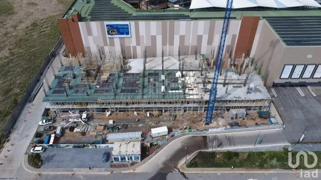 VENTA DE LOCAL COMERCIAL S.L.P. Towers at The Park