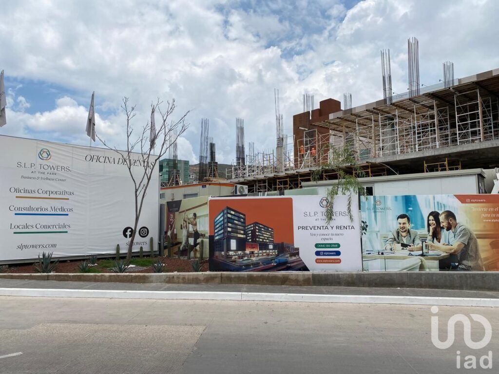 VENTA DE LOCAL COMERCIAL S.L.P. Towers at The Park