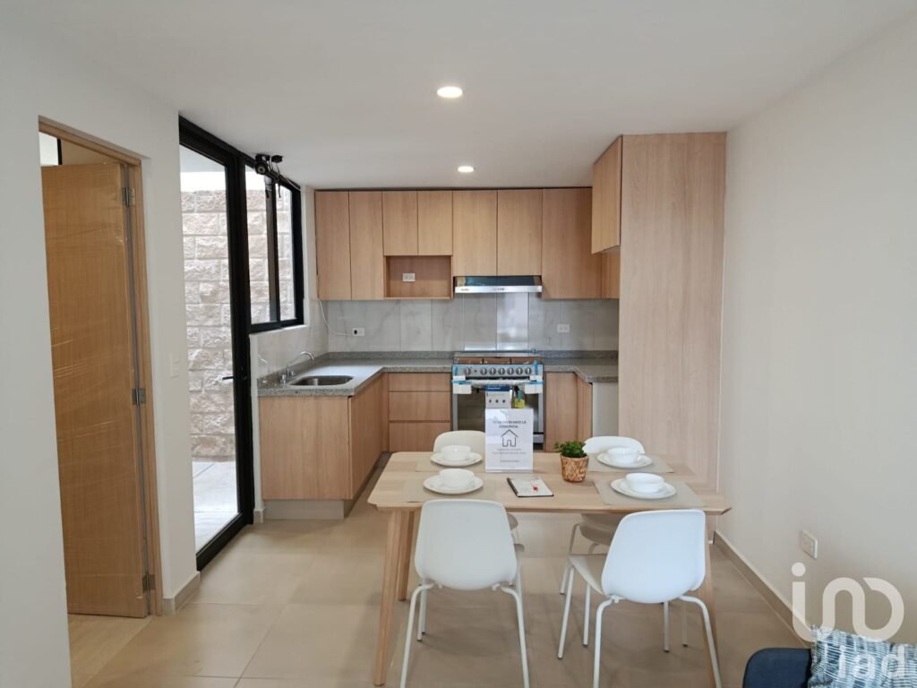 CASA EN VENTA POR LOS HÉROES DE PUEBLA, PUEBLA