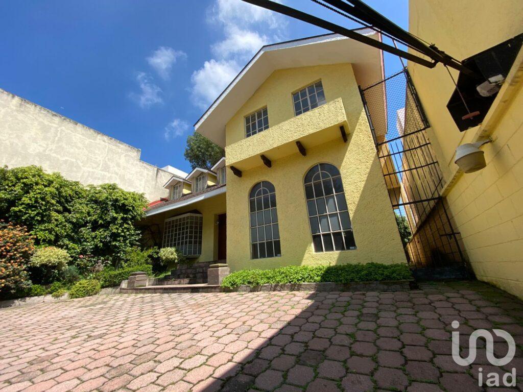 CASA EN BLVD ANAHUAC EN VENTA
