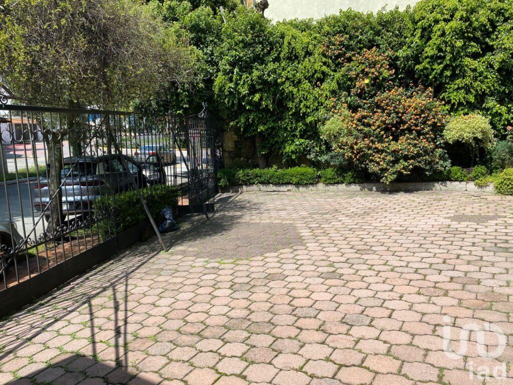 CASA EN BLVD ANAHUAC EN VENTA