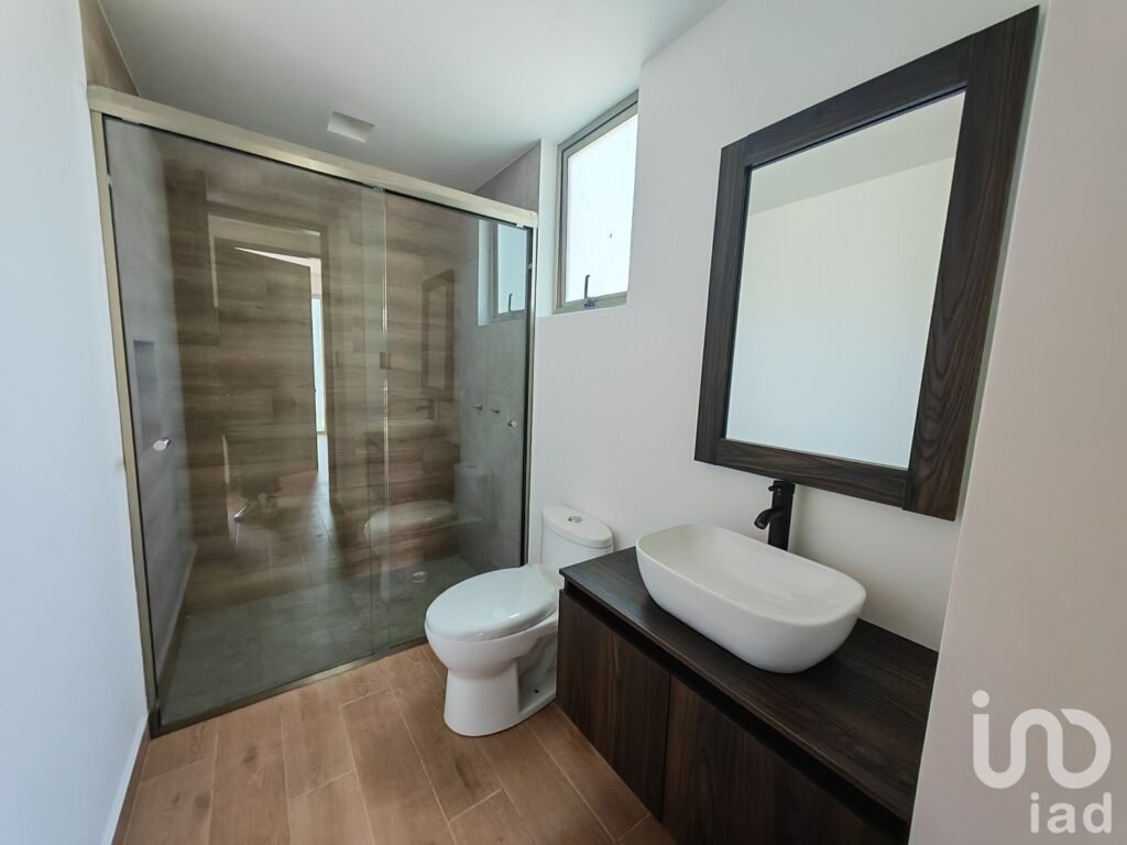 Departamentos nuevos con vigilancia,balcon en sala y recamaras, elevador.