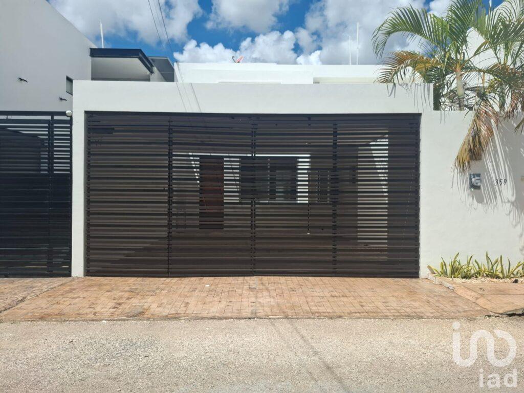 VENTA AMPLIA CASA EN FRACCIONAMIENTO MONTEBELLO, MERIDA ,YUCATAN.