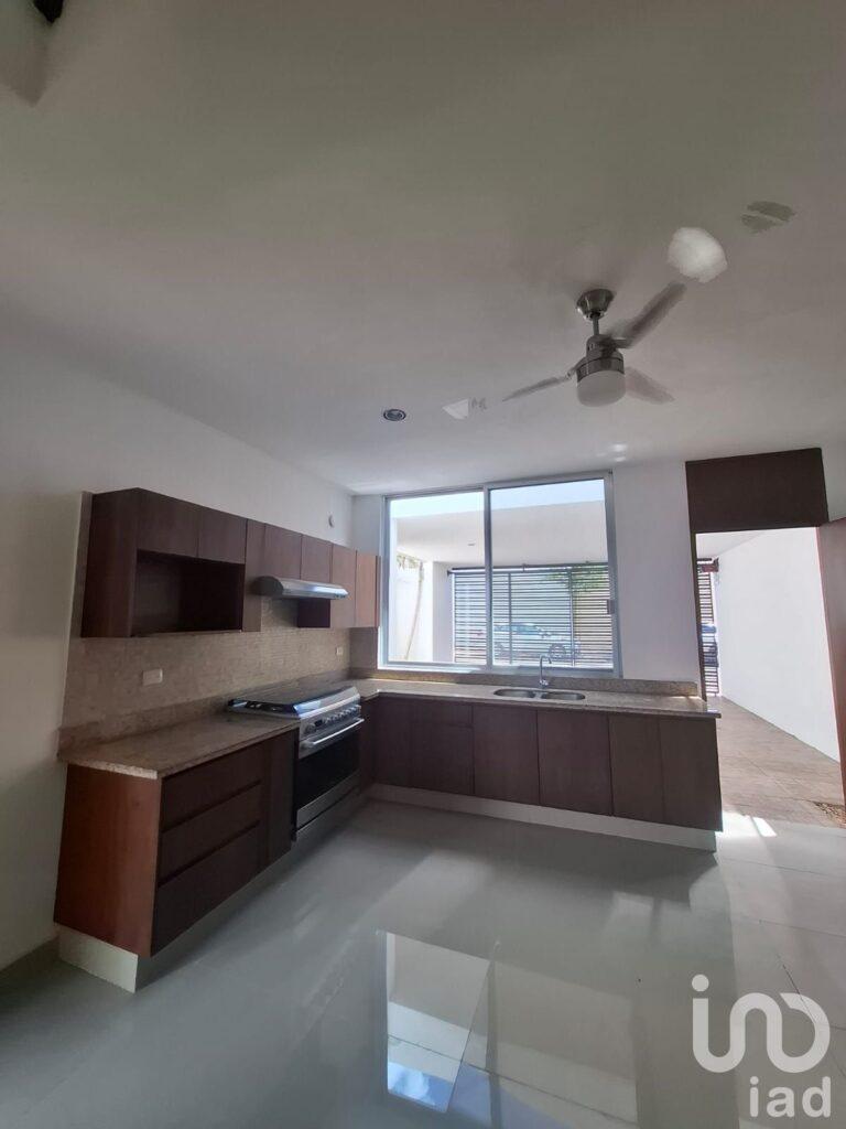 VENTA AMPLIA CASA EN FRACCIONAMIENTO MONTEBELLO, MERIDA ,YUCATAN.