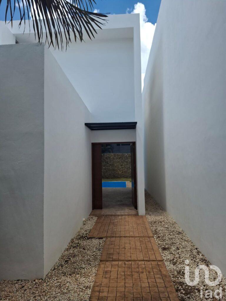 VENTA AMPLIA CASA EN FRACCIONAMIENTO MONTEBELLO, MERIDA ,YUCATAN.