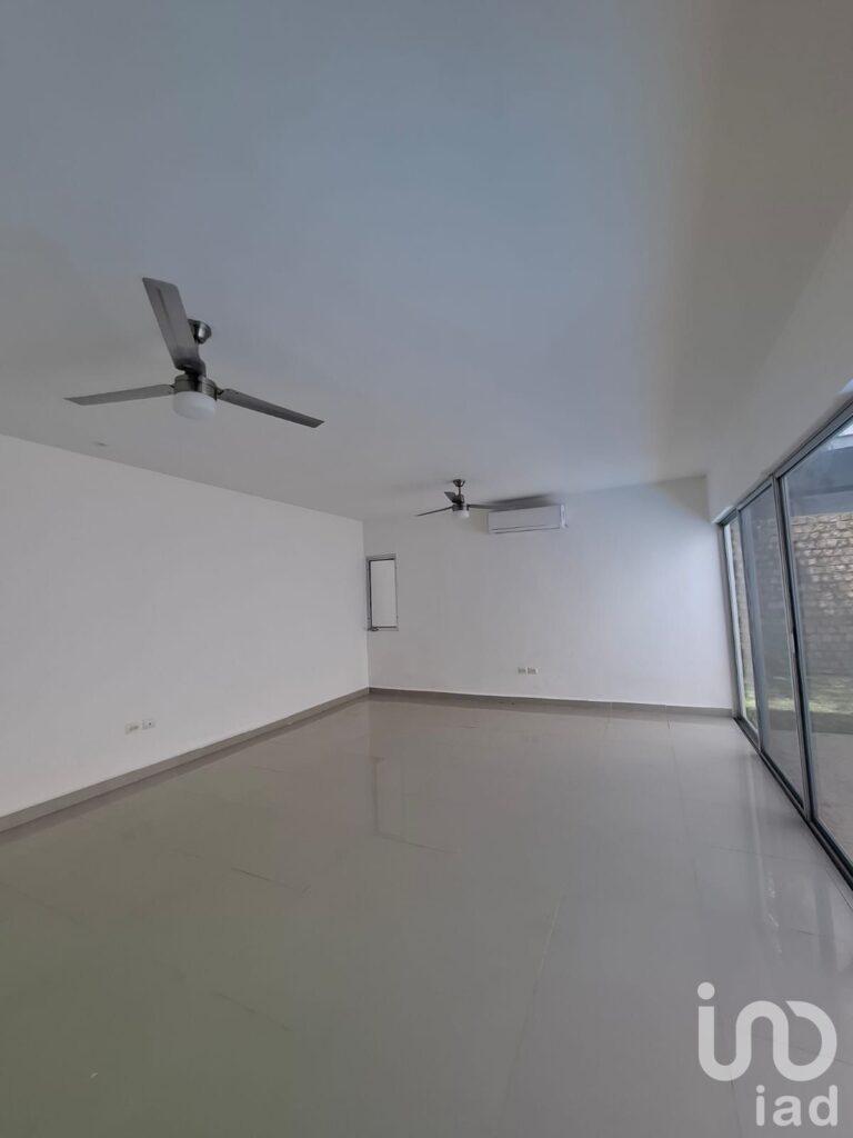 VENTA AMPLIA CASA EN FRACCIONAMIENTO MONTEBELLO, MERIDA ,YUCATAN.