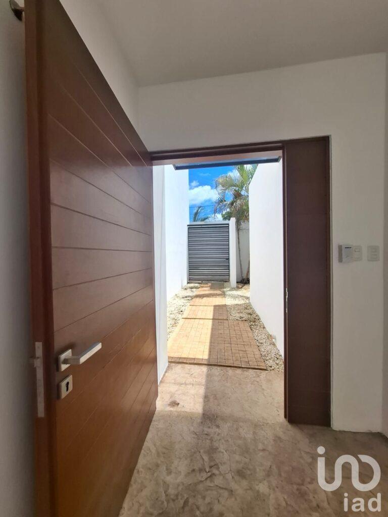 VENTA AMPLIA CASA EN FRACCIONAMIENTO MONTEBELLO, MERIDA ,YUCATAN.