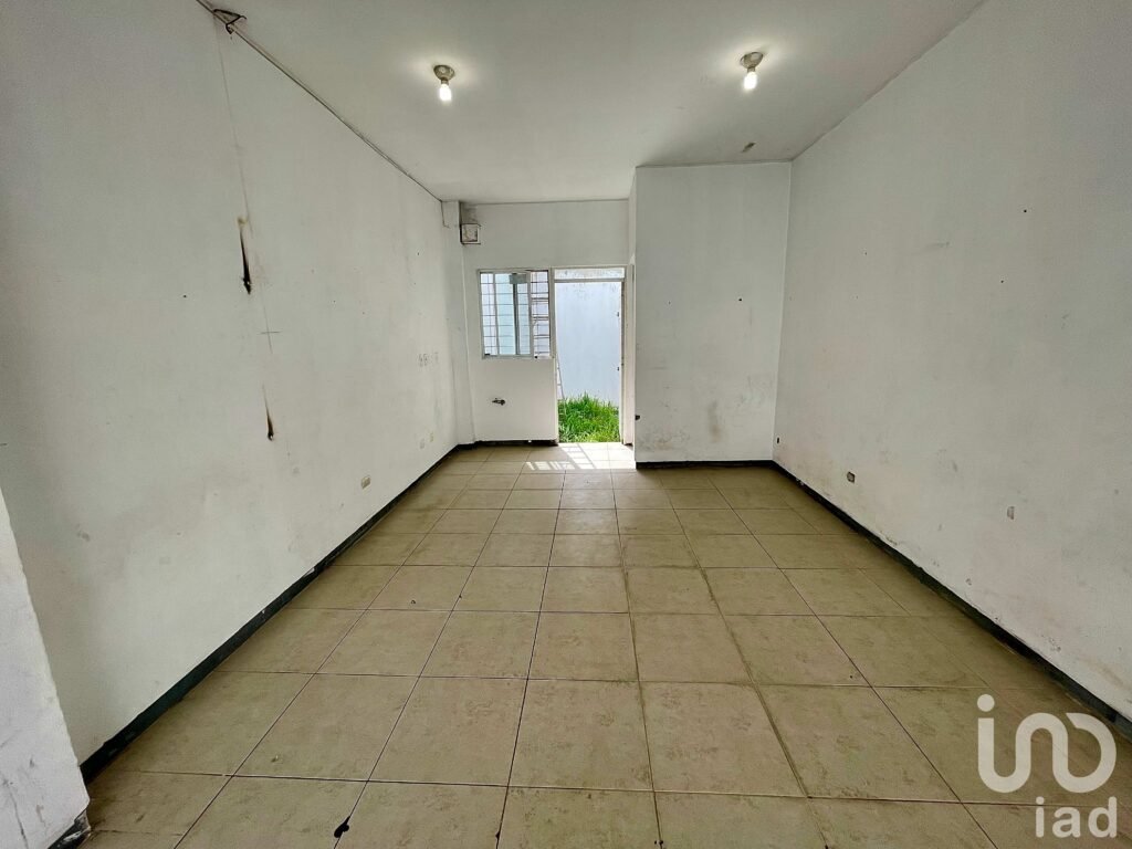 Local en Renta en Fracc. Domingo Arrieta, a media cuadra de la SEP con estacionamiento.