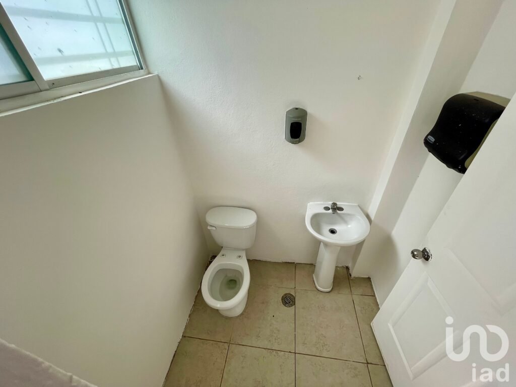 Local en Renta en Fracc. Domingo Arrieta, a media cuadra de la SEP con estacionamiento.