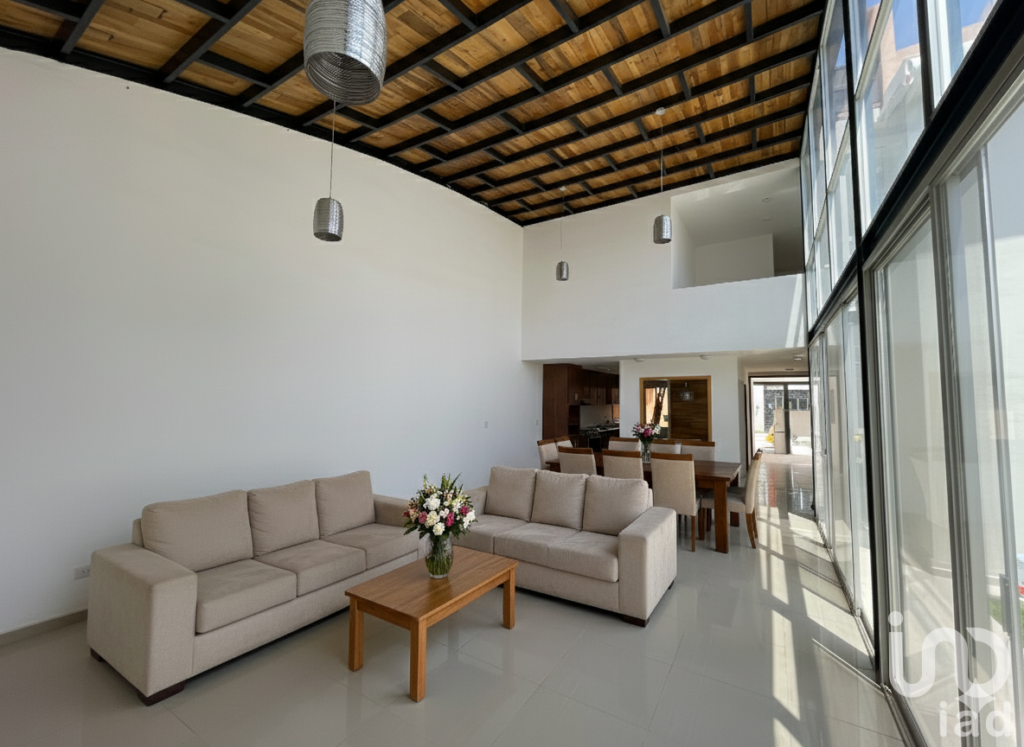 Casa en Venta, Fracc. privado Los Nogales, recamara en planta baja y 2 en planta alta.