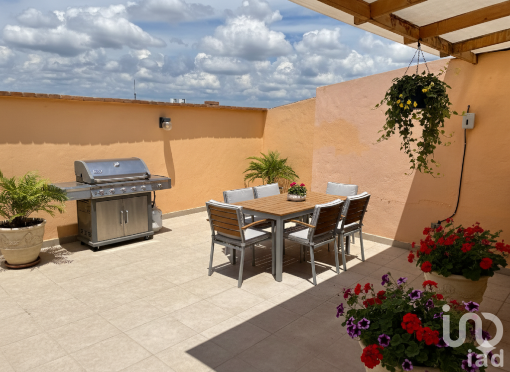 Casa en Venta, Fracc. privado Los Nogales, recamara en planta baja y 2 en planta alta.