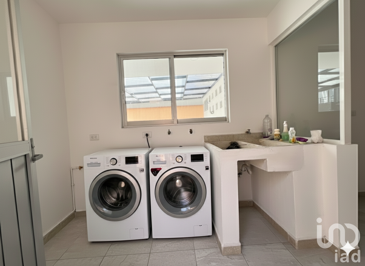 Casa en Venta, Fracc. privado Los Nogales, recamara en planta baja y 2 en planta alta.