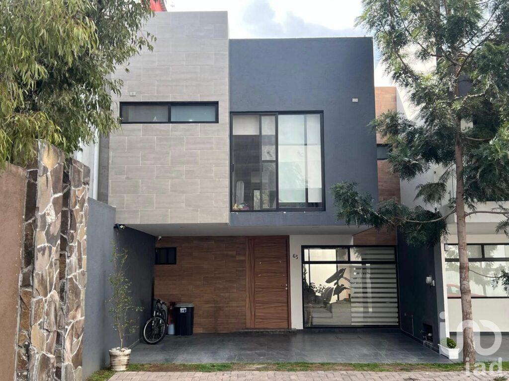 Preciosa casa en Fraccionamiento Punta Loma (Zavaleta)