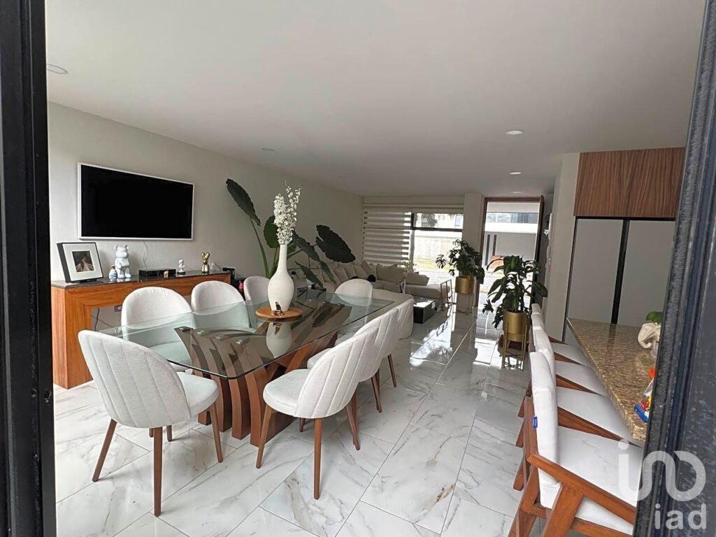 Preciosa casa en Fraccionamiento Punta Loma (Zavaleta)