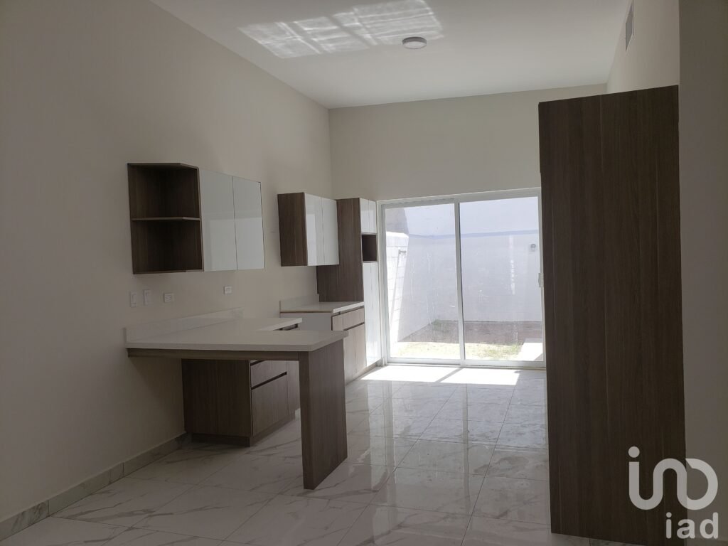 Casa Nueva de 1 Planta Ubicada por Av. de las Americas cerca de Puente Libre