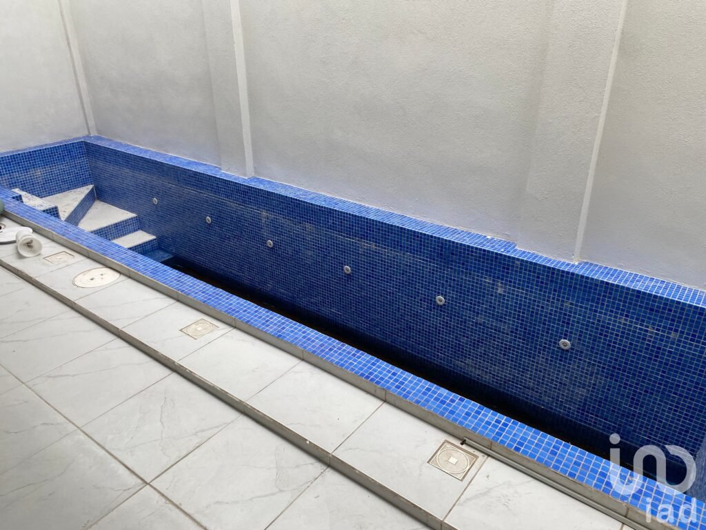 SE RENTA consultorio perfecto para FISIOTERAPIA ya que cuenta con alberca para terapias
