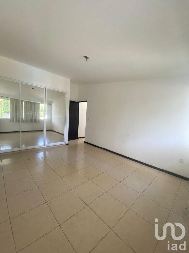 Casa sola con Alberca en Jardines de Cuernavaca Venta