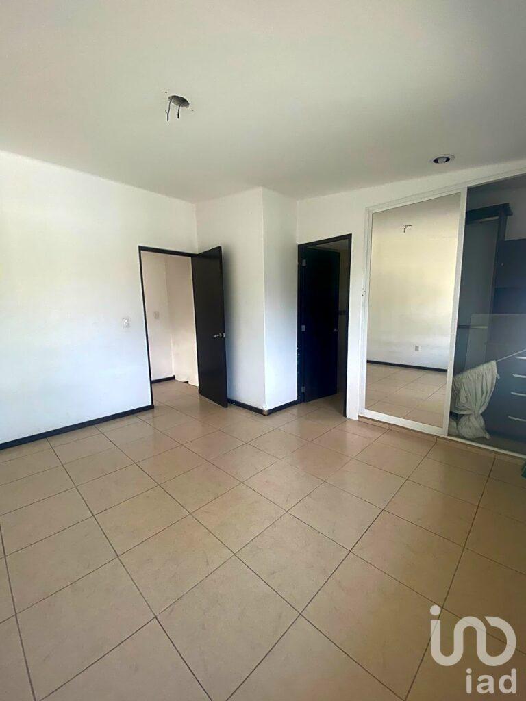 Casa sola con Alberca en Jardines de Cuernavaca Venta