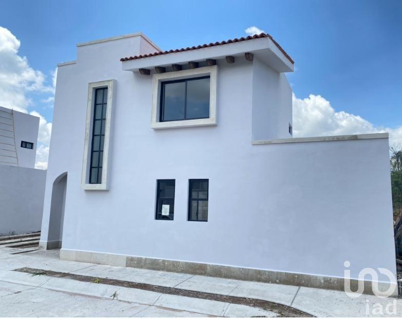 Casa en venta en Quintas de Campo Real con alberca y fcc privado aun costado Praderas de la hacienda