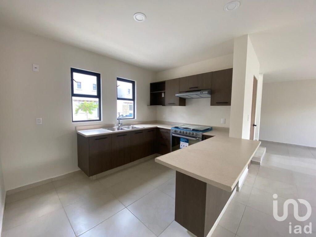 Casa en venta en Quintas de Campo Real con alberca y fcc privado aun costado Praderas de la hacienda