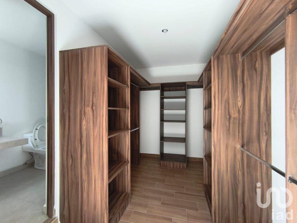 CASA EN VENTA EN PRIVADA ANTEQUERA EN POZOS A UNOS METROS DEL EJE 128