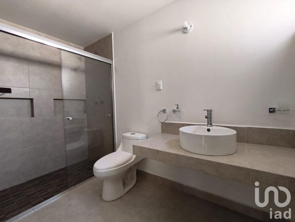 CASA EN VENTA EN PRIVADA ANTEQUERA EN POZOS A UNOS METROS DEL EJE 128