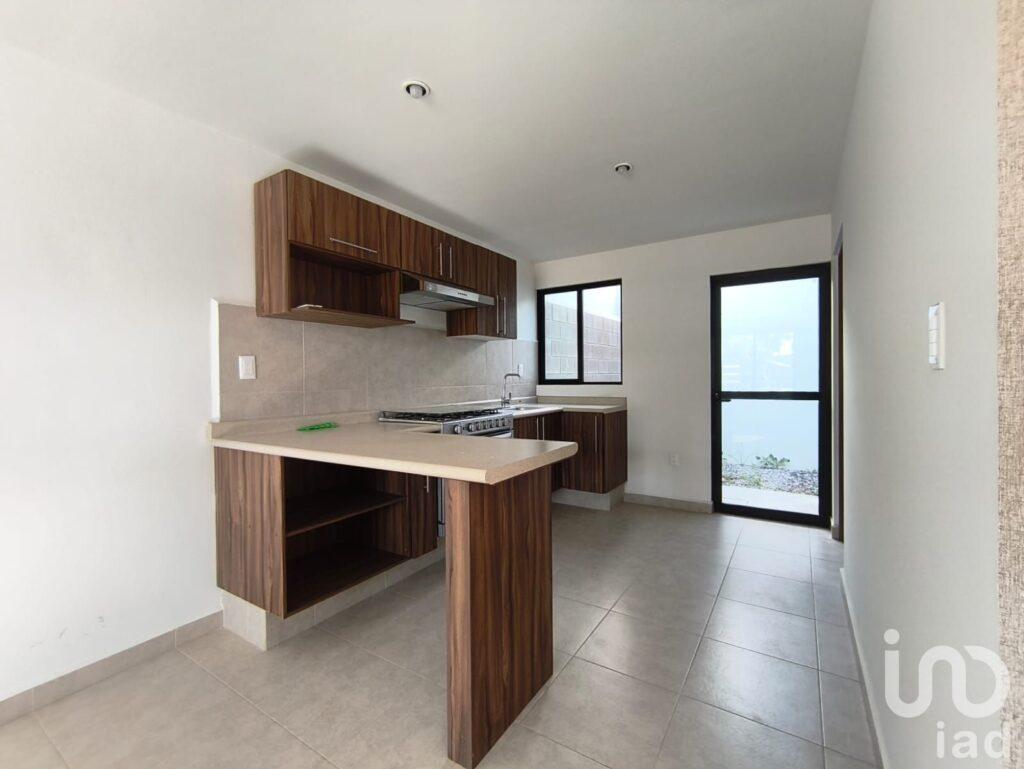 CASA EN VENTA EN PRIVADA ANTEQUERA EN POZOS A UNOS METROS DEL EJE 128