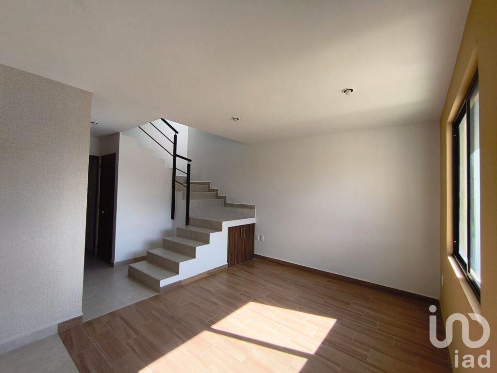 CASA EN VENTA EN PRIVADA ANTEQUERA EN POZOS A UNOS METROS DEL EJE 128