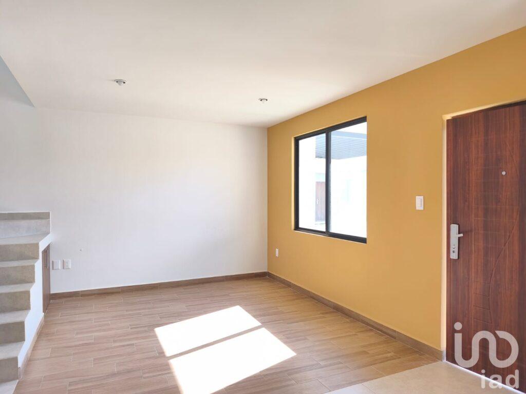 CASA EN VENTA EN PRIVADA ANTEQUERA EN POZOS A UNOS METROS DEL EJE 128