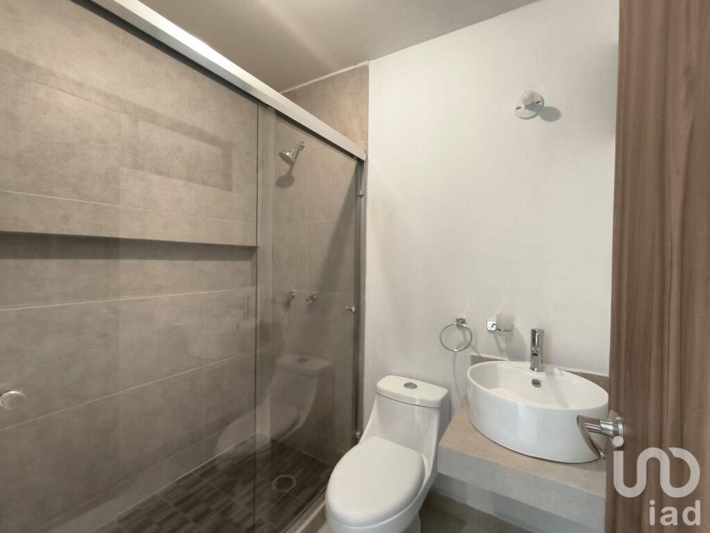 CASA EN VENTA EN PRIVADA ANTEQUERA EN POZOS A UNOS METROS DEL EJE 128