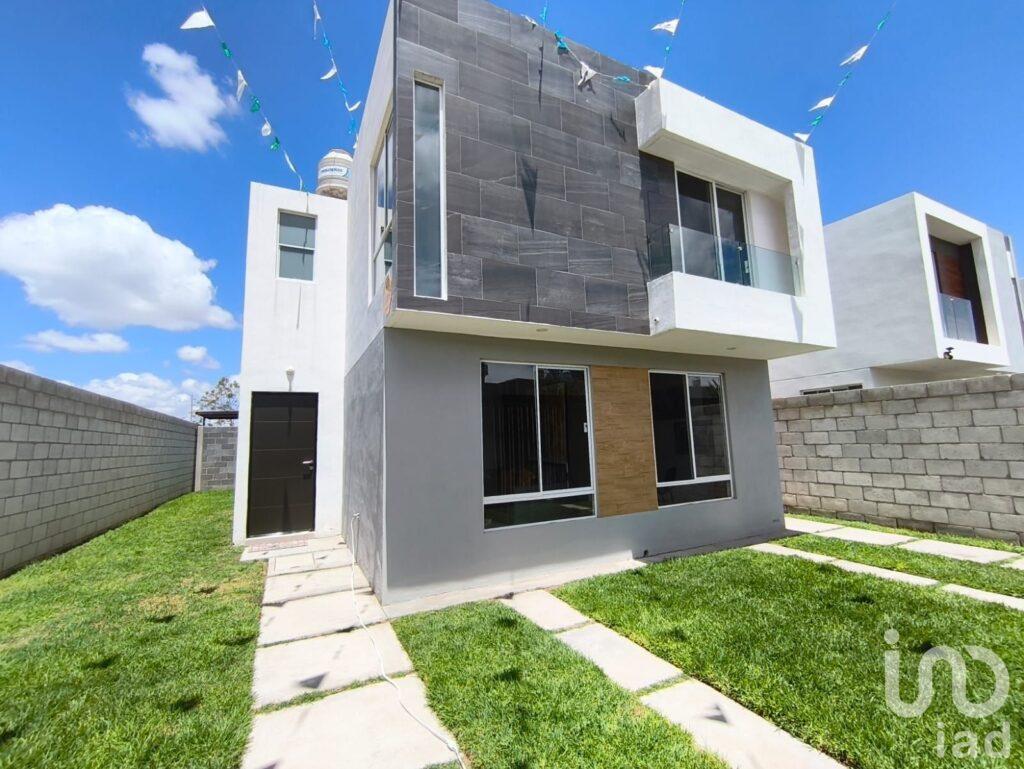 Casas en venta de 2 y de 3 recámaras en periférico Norte de SLP en privada con amenidades