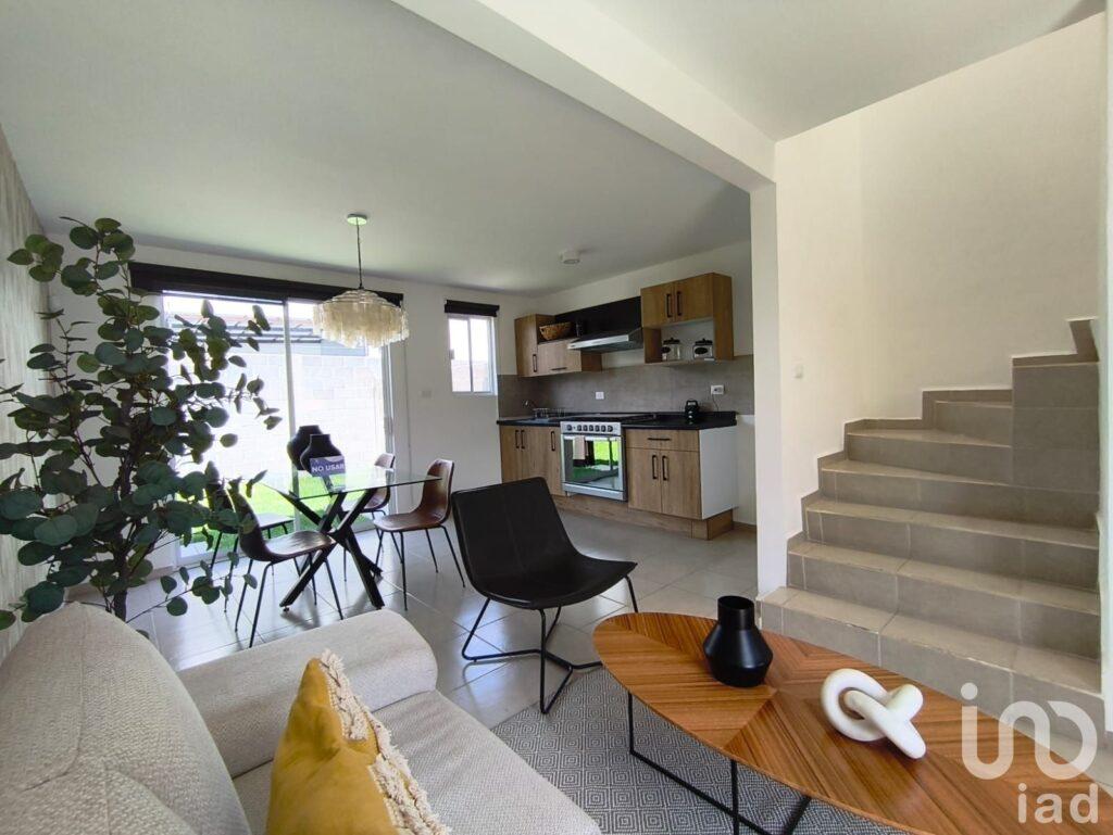 Casas en venta de 2 y de 3 recámaras en periférico Norte de SLP en privada con amenidades