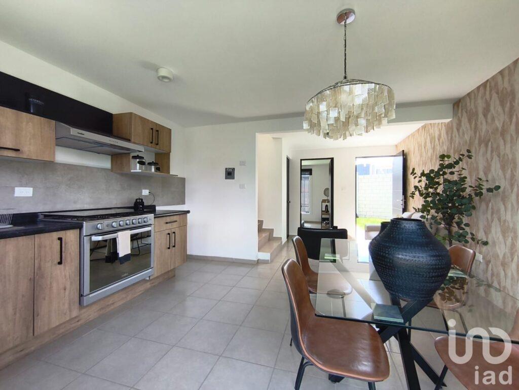 Casas en venta de 2 y de 3 recámaras en periférico Norte de SLP en privada con amenidades