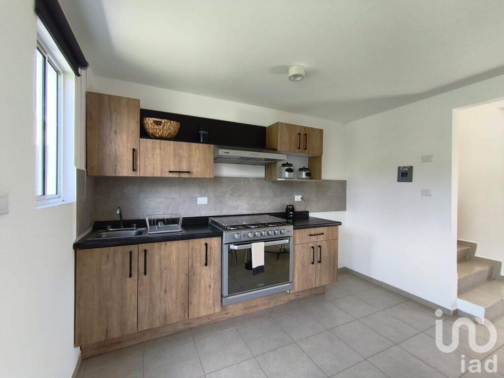 Casas en venta de 2 y de 3 recámaras en periférico Norte de SLP en privada con amenidades