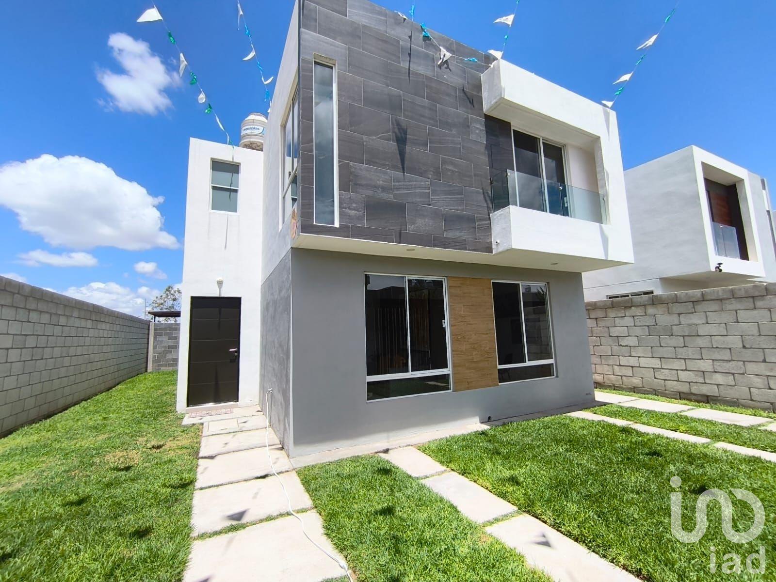 Casas en venta de 2 y de 3 recámaras en periférico Norte de SLP en privada con amenidades