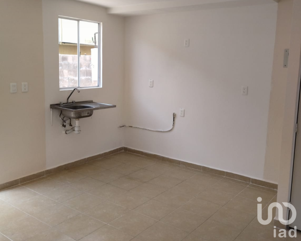 Hermosa Casa de 2 Niveles con Excedente en Venta dentro de Fraccionamiento en El Marqués, Querétaro