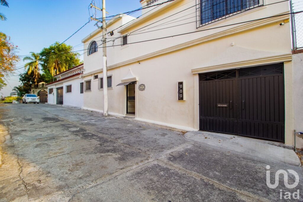 CASA EN VENTA RECAMARA CON BAÑO EN PLANTA BAJA CHULAVISTA CUERNAVACA